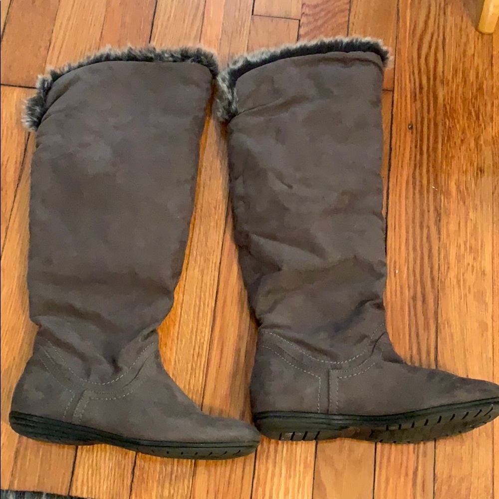 Grey tall boots with furry top and inside Size 5
